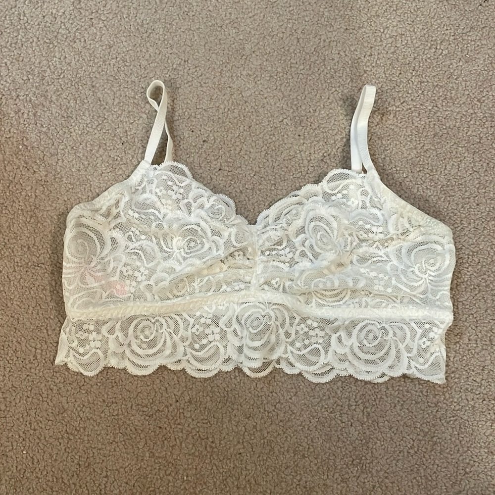 Victoria’s Secret Pink // Lace Bralette in White